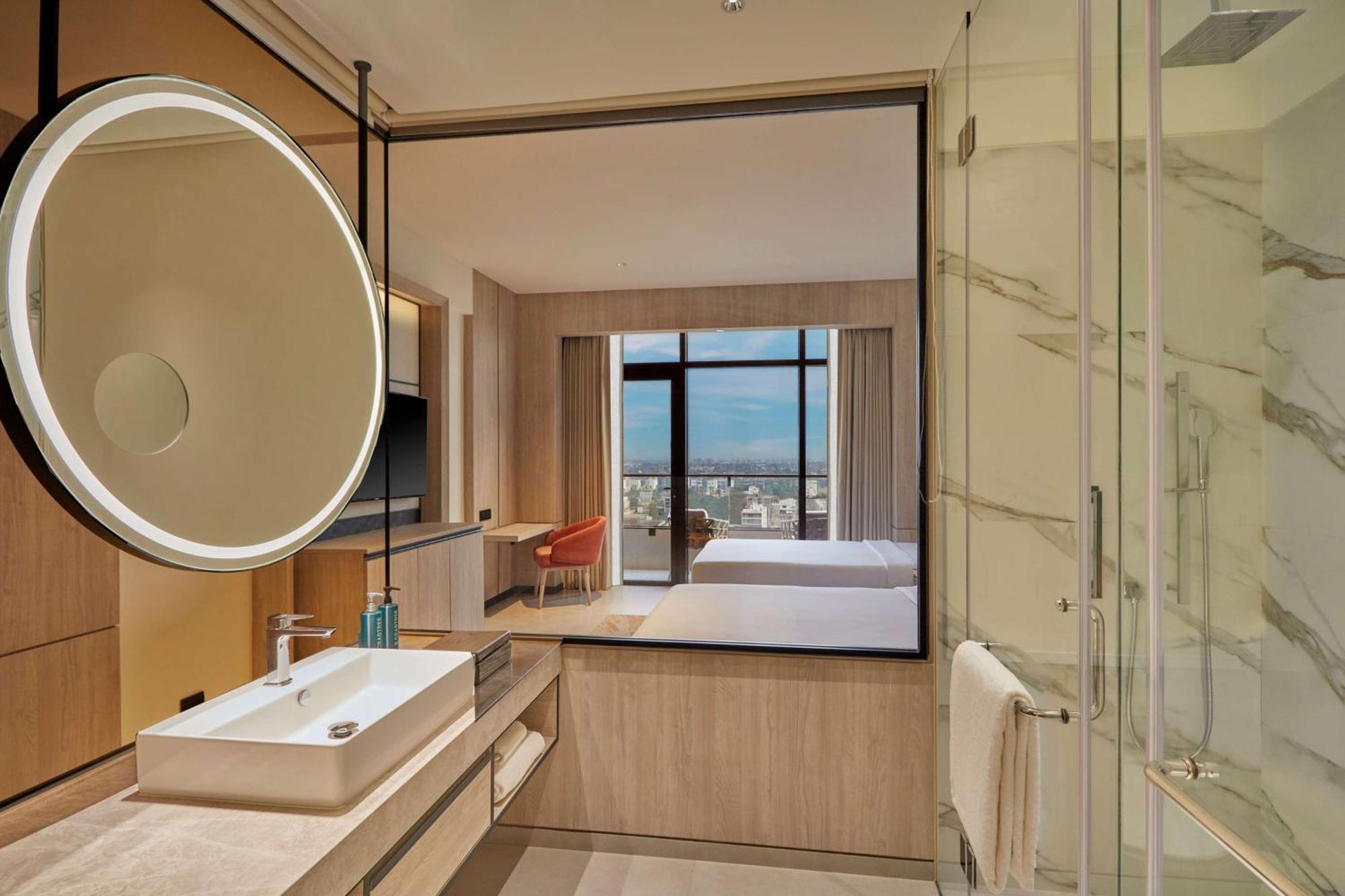 Hilton Gurugram Baani City Centre Gurgaon Exteriör bild