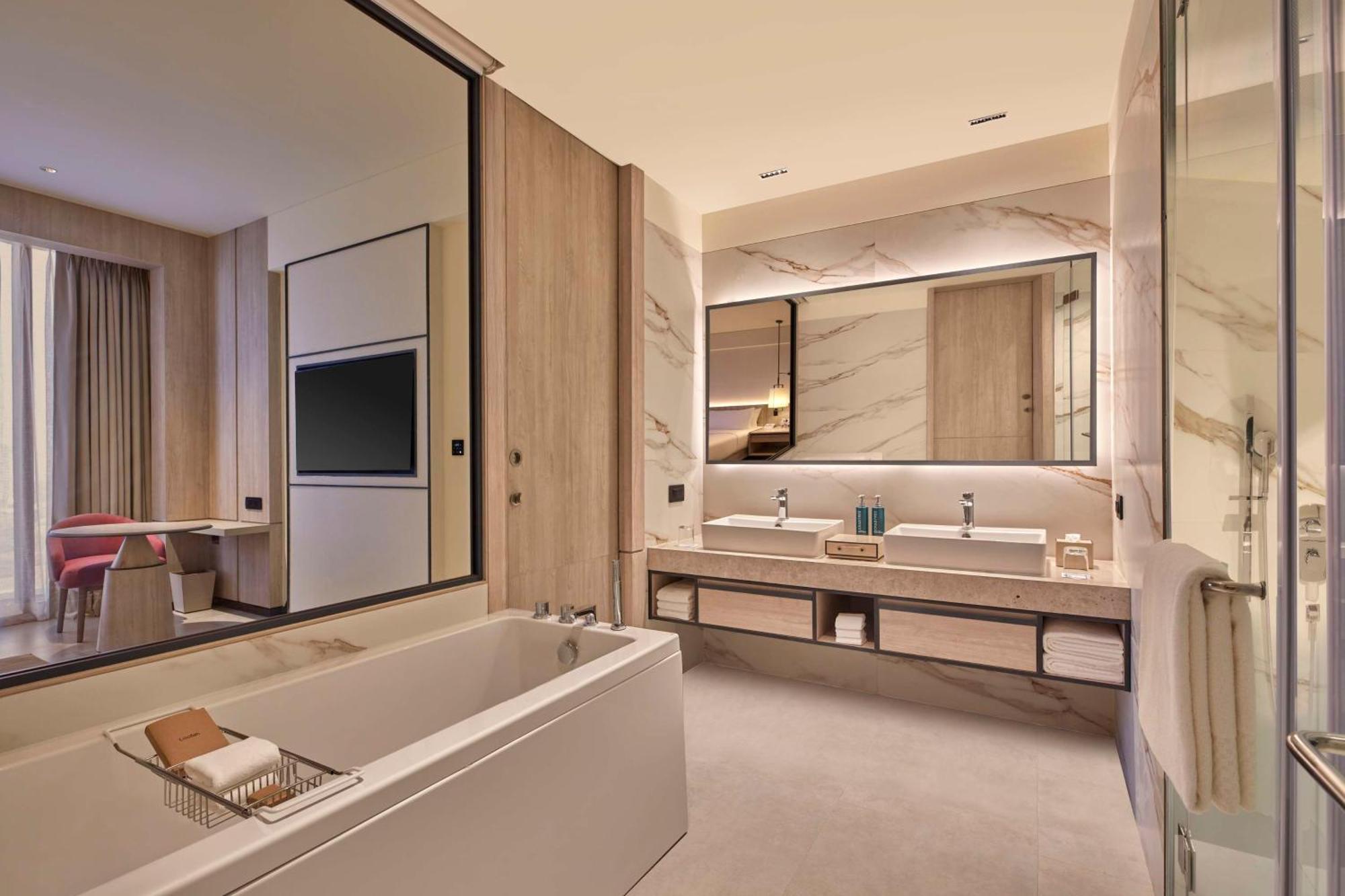 Hilton Gurugram Baani City Centre Gurgaon Exteriör bild