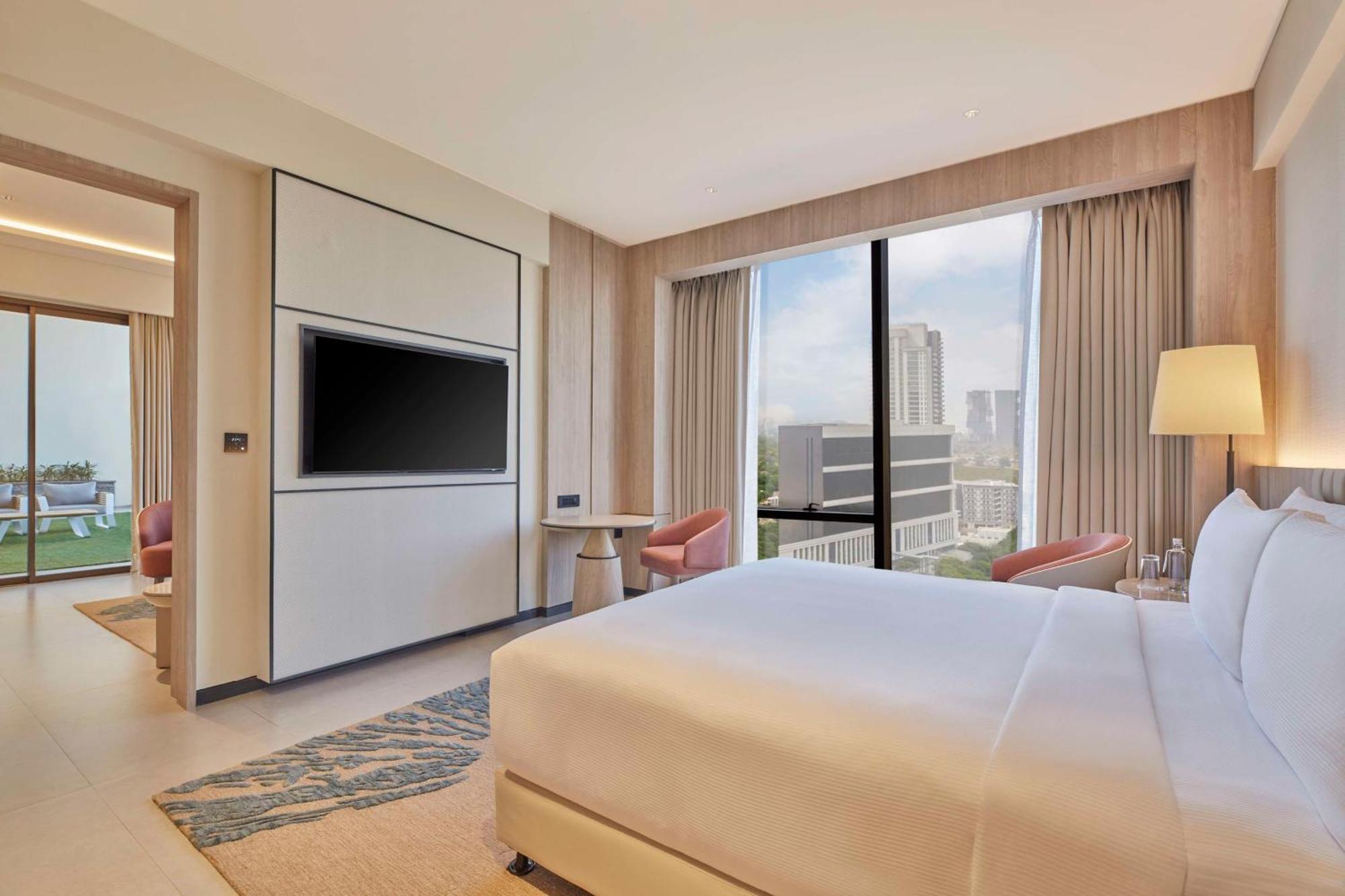 Hilton Gurugram Baani City Centre Gurgaon Exteriör bild