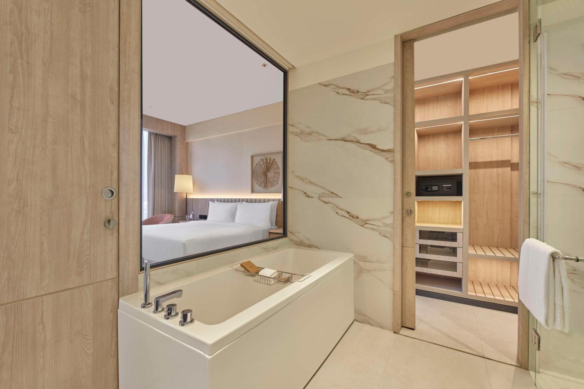 Hilton Gurugram Baani City Centre Gurgaon Exteriör bild