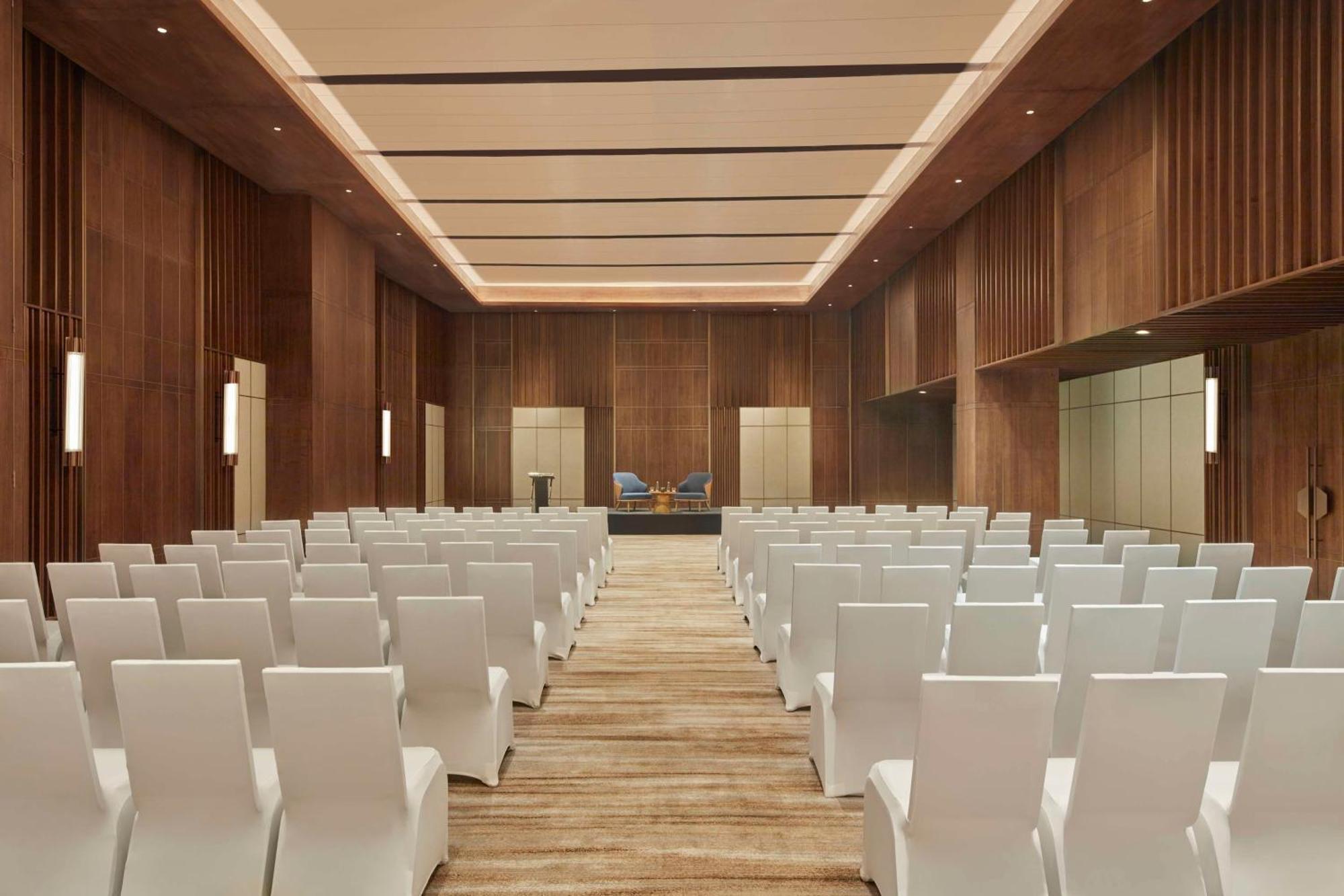 Hilton Gurugram Baani City Centre Gurgaon Exteriör bild