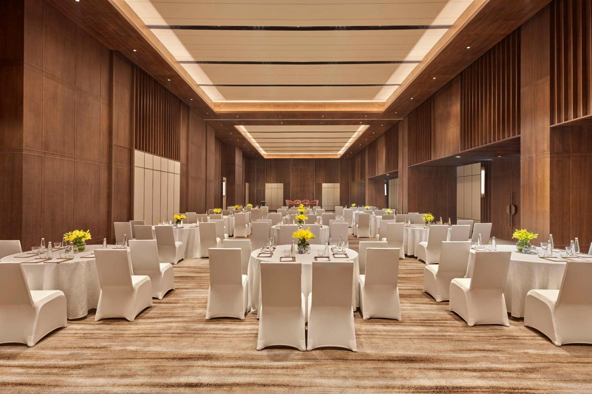 Hilton Gurugram Baani City Centre Gurgaon Exteriör bild