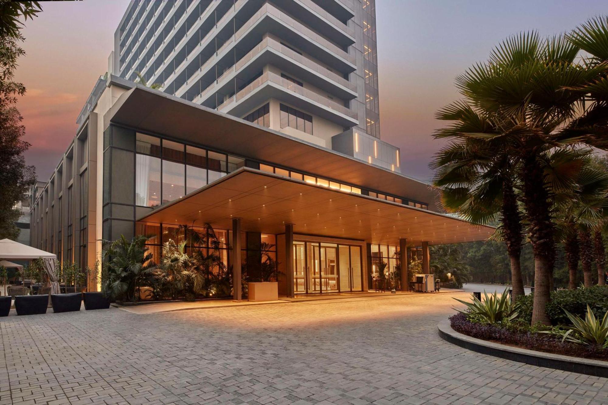 Hilton Gurugram Baani City Centre Gurgaon Exteriör bild