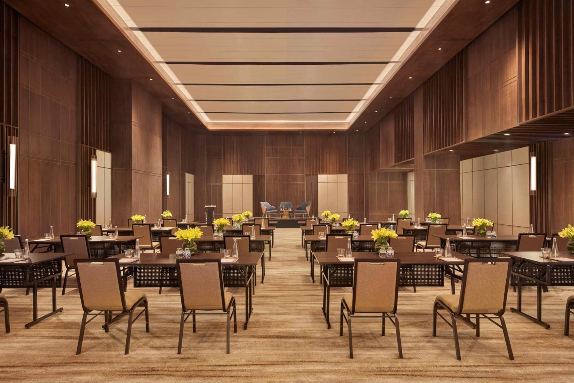 Hilton Gurugram Baani City Centre Gurgaon Exteriör bild