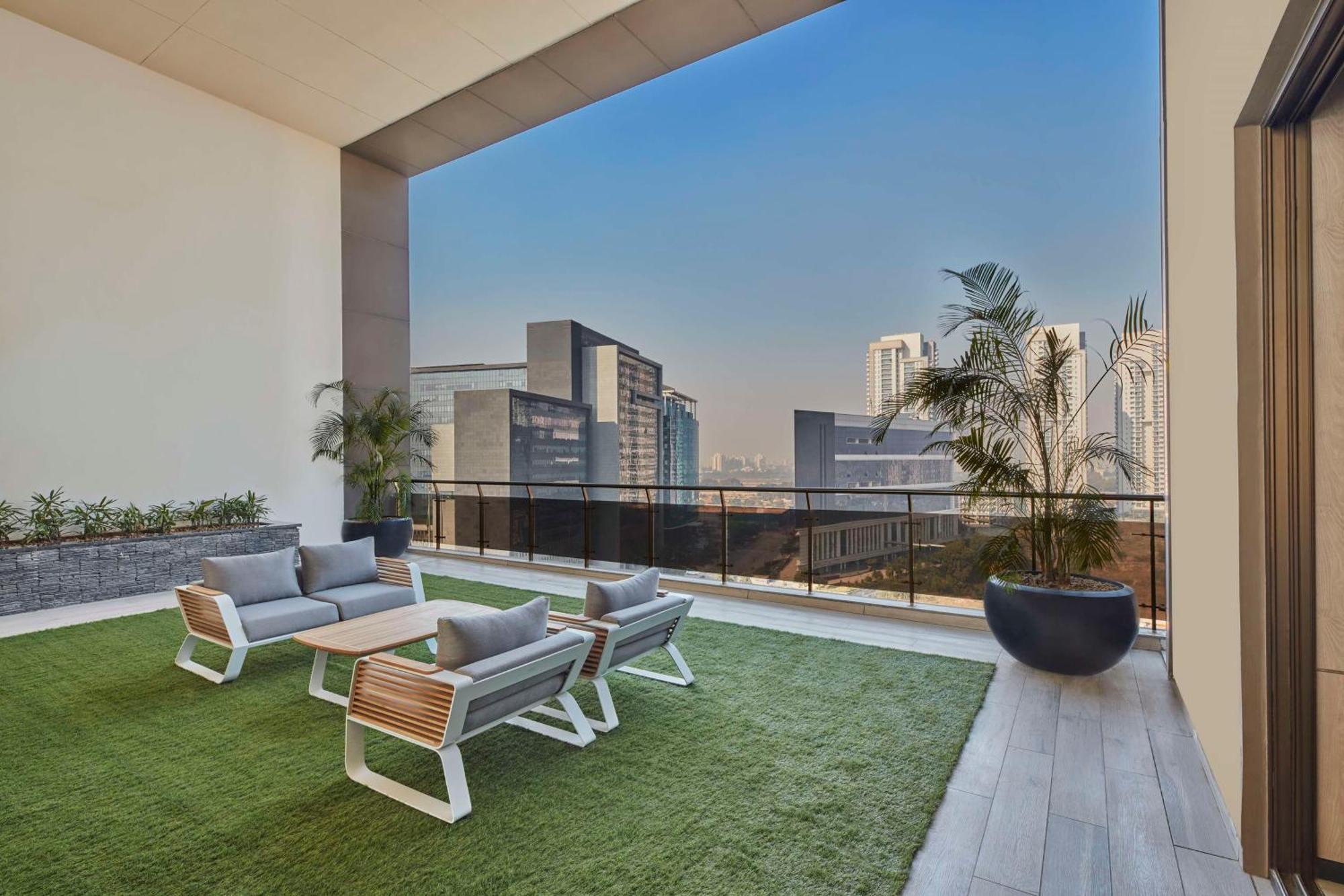 Hilton Gurugram Baani City Centre Gurgaon Exteriör bild